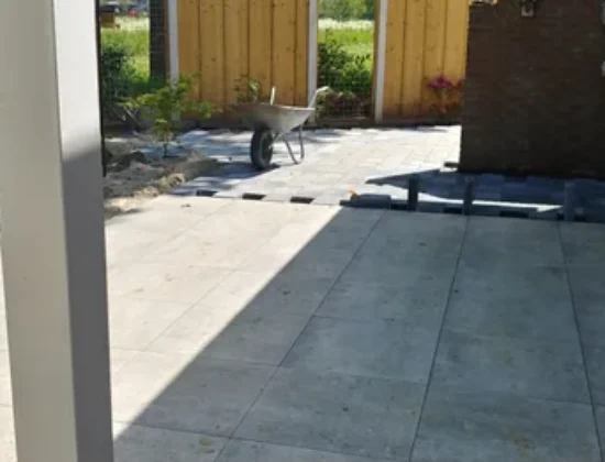 R. Steenbergen Bestrating & Tuin, Borne