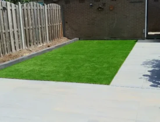 R. Steenbergen Bestrating & Tuin, Borne