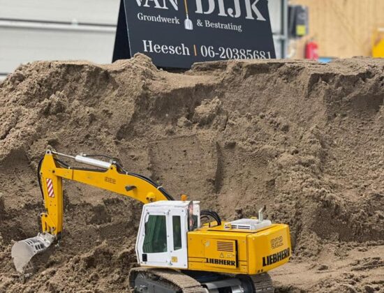 van Dijk grondwerk en bestrating, Heesch